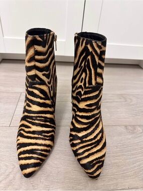 Vince Camuto Tiger-Stripe Pointed Ankle Boots - Black & Tan Brand New